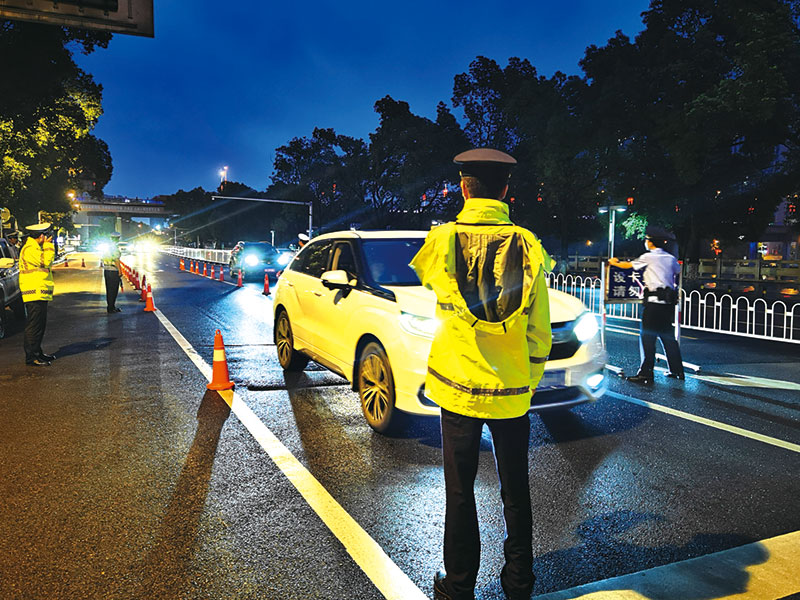 酒后無證駕駛報廢摩托車，“膽大”市民被交警逮個正著