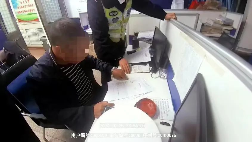 老爸酒駕犯了錯(cuò)，竟讓閨女來背鍋……