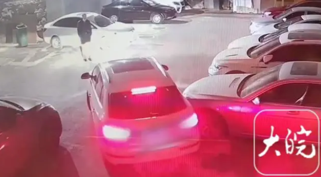 吃醉蟹、甩鍋代駕、棄車逃跑……民警遇到的那些離譜酒駕現(xiàn)場