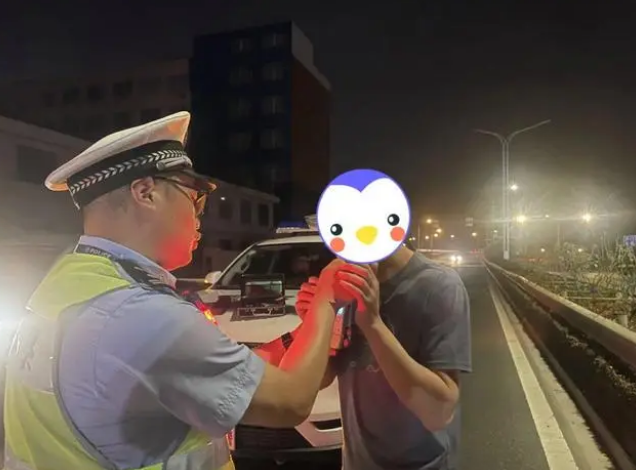 吃完兩顆“楊梅”開車，臺州一男子攤上事了！交警一查還有大問題！