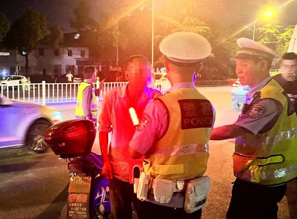 醉酒駕駛機(jī)動(dòng)車記幾分，直擊查酒駕現(xiàn)場(chǎng)！荊門一男子稱“只喝了一杯白酒”，結(jié)果…