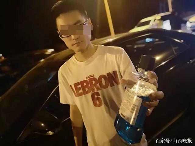 男子堅(jiān)稱沒酒駕，一吹氣酒精值119！警察看到車?yán)镞@東西，放行了